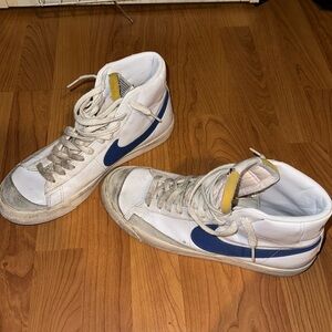 Size 10 men’s Nike sneakers